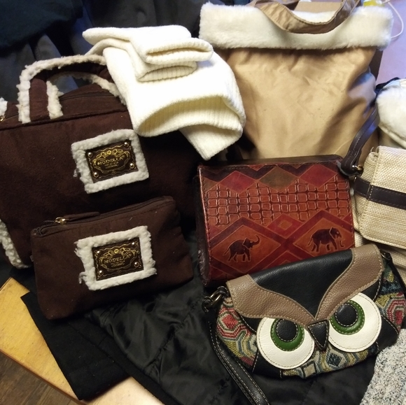 Handbags and purses - Picture 1 of 8